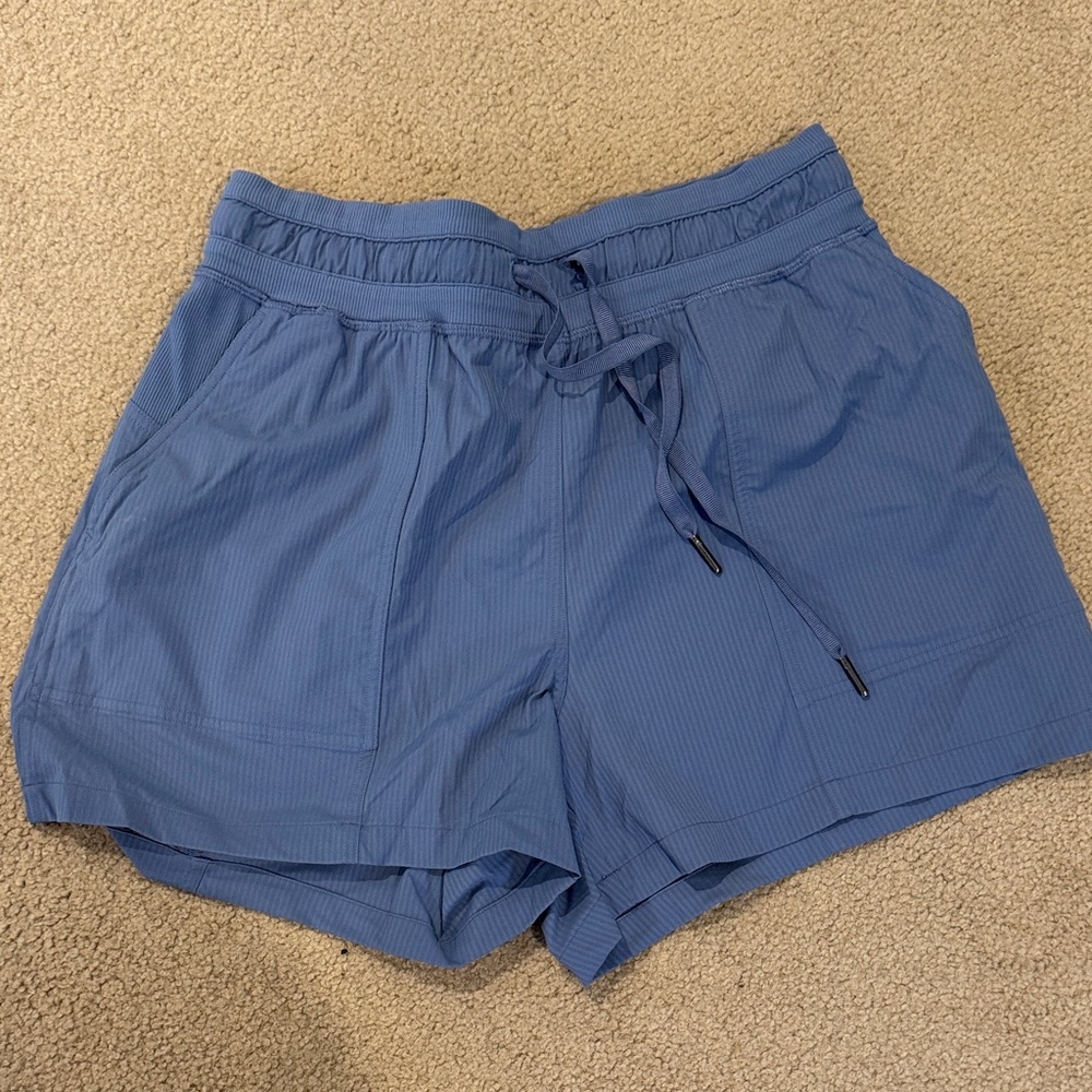 Lululemon Dance Studio HR shorts 3.5” Size 6 Oasis Blue